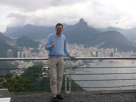 Jugendpfarrer Thomas Renze freut sich auf die Fahrt zum Weltjugendtag nach Rio, hier vom Zuckerhut aus